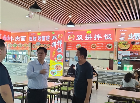 副校長深入食堂檢查指導，護航新生就餐“第一餐”