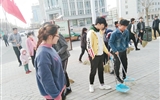 建筑工程系分團委開展“保護環(huán)境，你我同行”志愿者活動